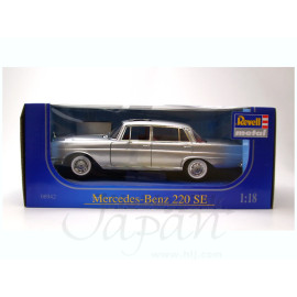 Mercedes-Benz 220 SE REVELL METAL 08942 1:18